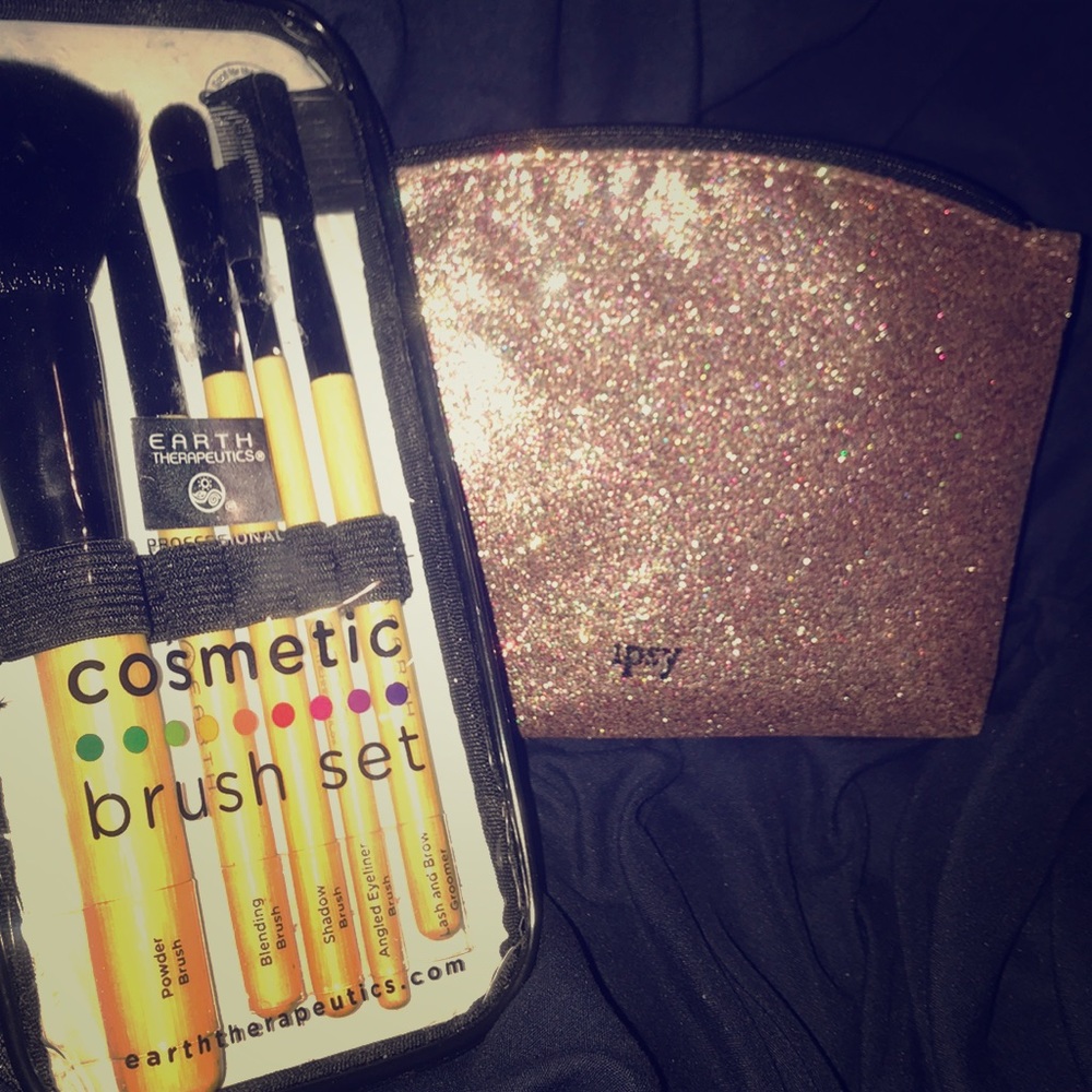 IPSY MAKEUP BAG W/ SAMPLES - Picture 2 of 8